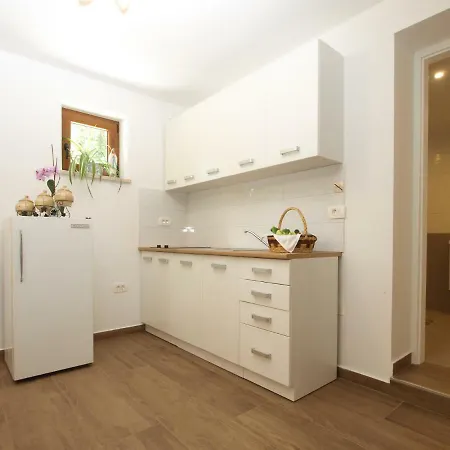 Apartman 1936 *